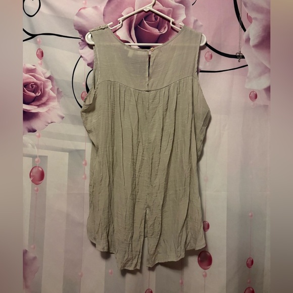 Spease Sage Green Hi-Lo Lightweight Sleeveless Top Size 1X - Picture 2 of 8